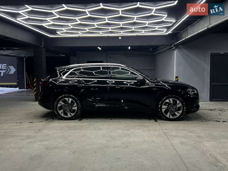 Внедорожник / Кроссовер Audi e-tron 2019 в Черновцах