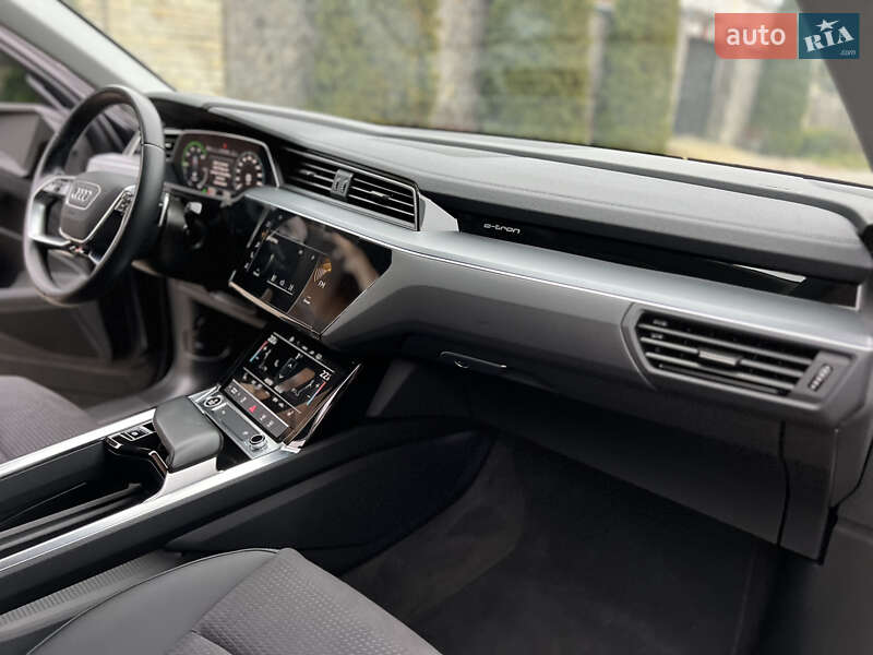 Позашляховик / Кросовер Audi e-tron 2022 в Хмельницькому
