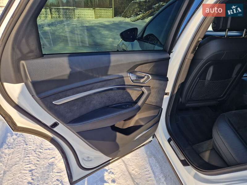 Внедорожник / Кроссовер Audi e-tron 2020 в Новояворовске