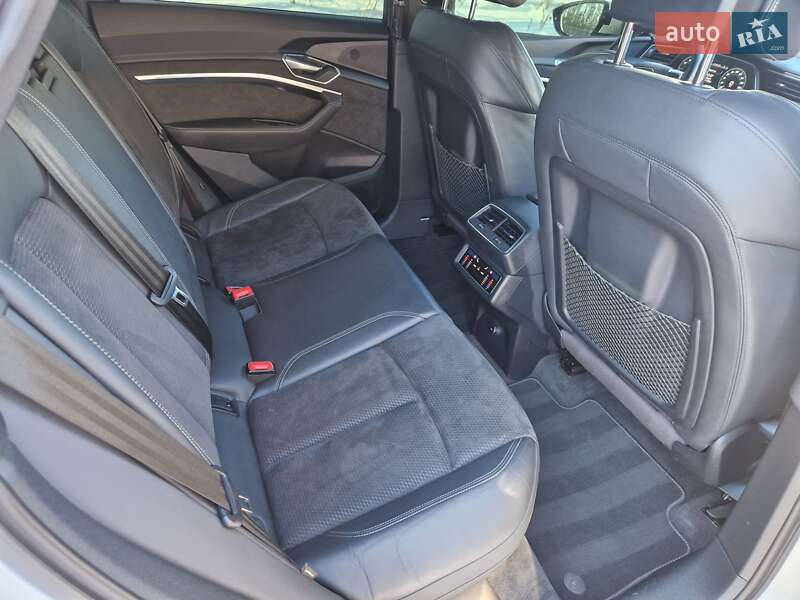 Внедорожник / Кроссовер Audi e-tron 2020 в Новояворовске