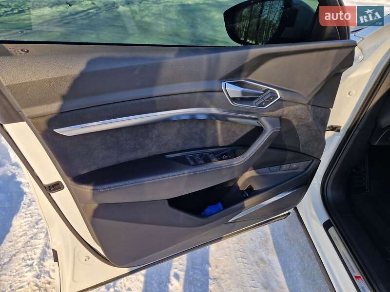 Внедорожник / Кроссовер Audi e-tron 2020 в Новояворовске