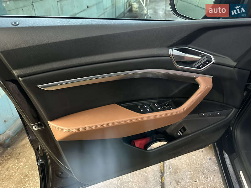 Внедорожник / Кроссовер Audi e-tron 2022 в Сарнах фото 22 Внедорожник / Кроссовер Audi e-tron 2022 в Сарнах