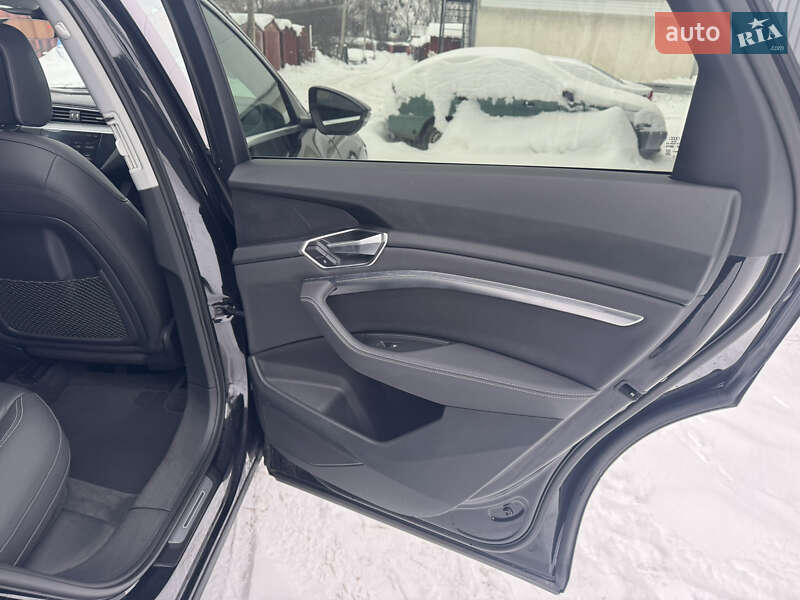 Внедорожник / Кроссовер Audi e-tron 2019 в Ровно