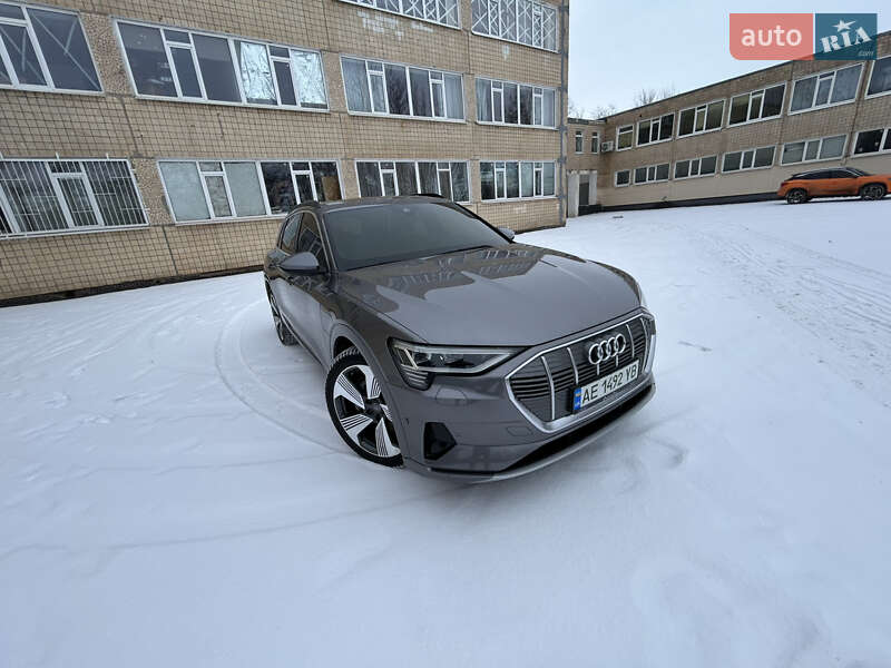 Внедорожник / Кроссовер Audi e-tron 2019 в Кривом Роге фото 2 Внедорожник / Кроссовер Audi e-tron 2019 в Кривом Роге