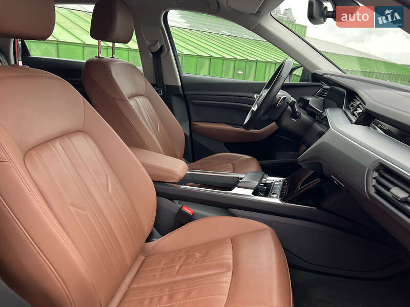 Внедорожник / Кроссовер Audi e-tron 2022 в Киеве фото 38 Внедорожник / Кроссовер Audi e-tron 2022 в Киеве
