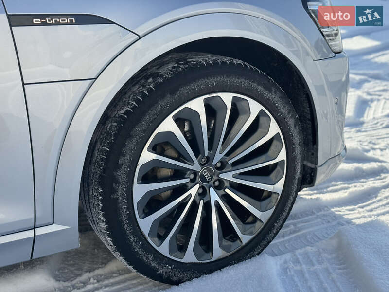 Внедорожник / Кроссовер Audi e-tron 2021 в Киеве