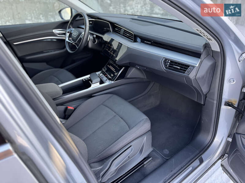 Внедорожник / Кроссовер Audi e-tron 2021 в Киеве