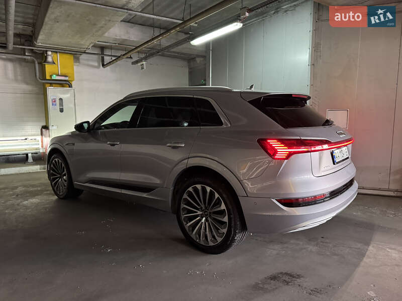 Внедорожник / Кроссовер Audi e-tron 2021 в Киеве