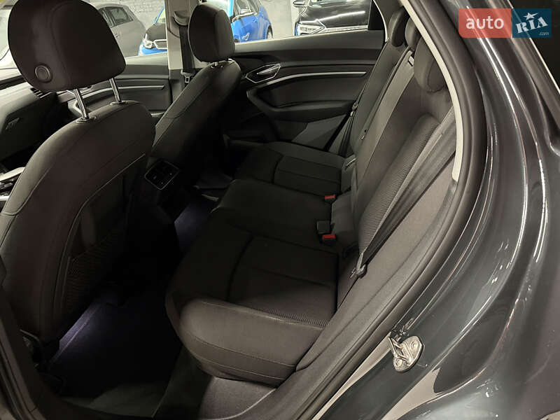 Позашляховик / Кросовер Audi e-tron 2020 в Володимирі