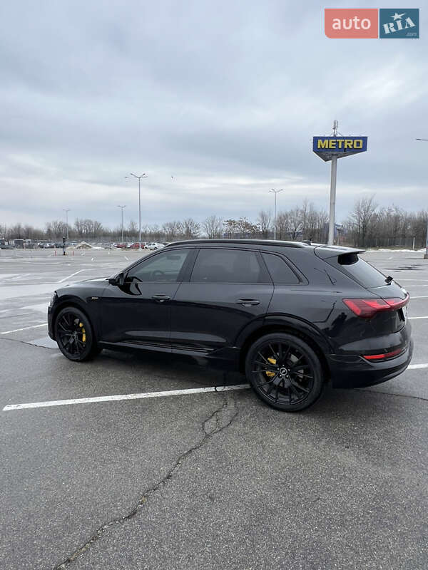 Внедорожник / Кроссовер Audi e-tron 2019 в Днепре фото 4 Внедорожник / Кроссовер Audi e-tron 2019 в Днепре