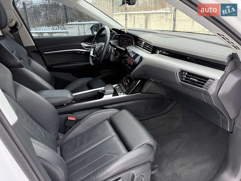Внедорожник / Кроссовер Audi e-tron 2021 в Ровно