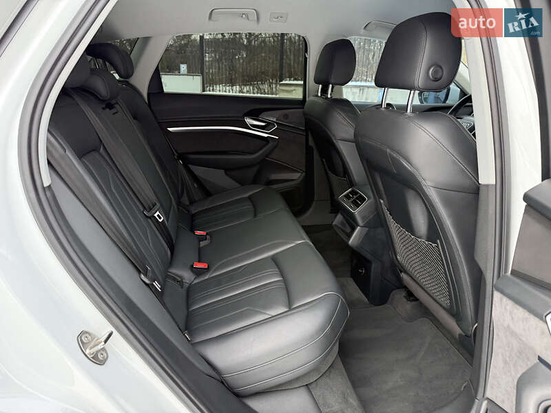 Внедорожник / Кроссовер Audi e-tron 2021 в Ровно