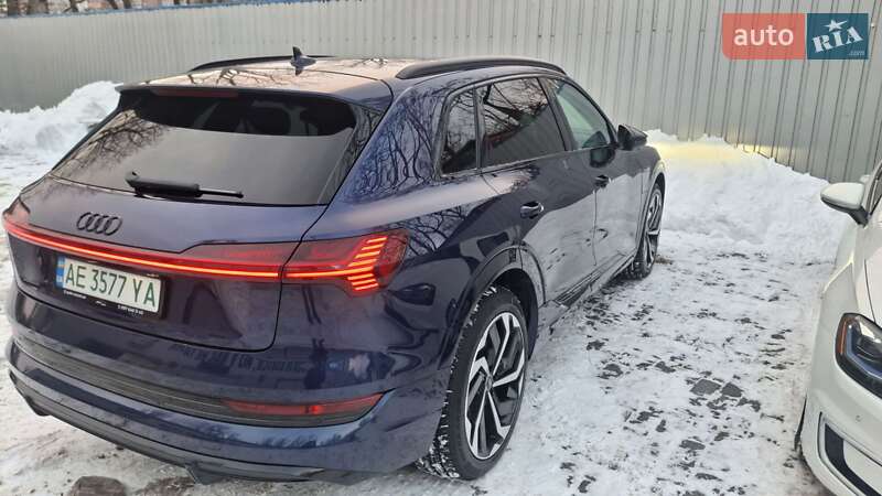 Позашляховик / Кросовер Audi e-tron 2021 в Дніпрі