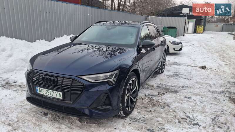 Позашляховик / Кросовер Audi e-tron 2021 в Дніпрі