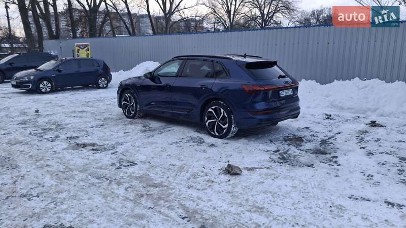 Позашляховик / Кросовер Audi e-tron 2021 в Дніпрі