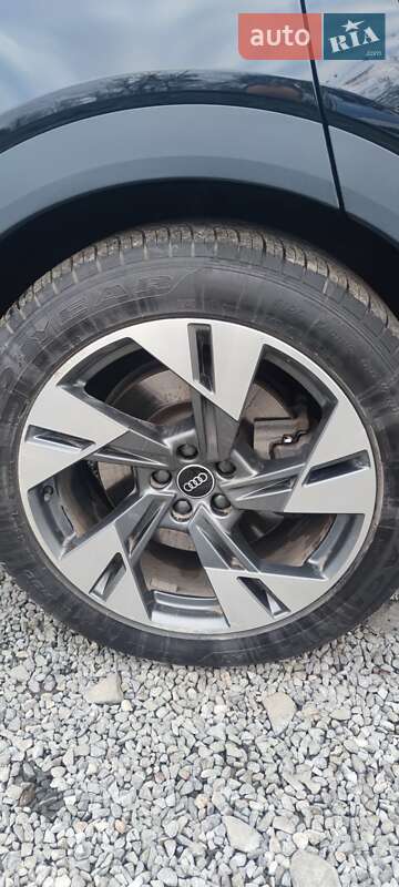 Внедорожник / Кроссовер Audi e-tron 2022 в Сваляве