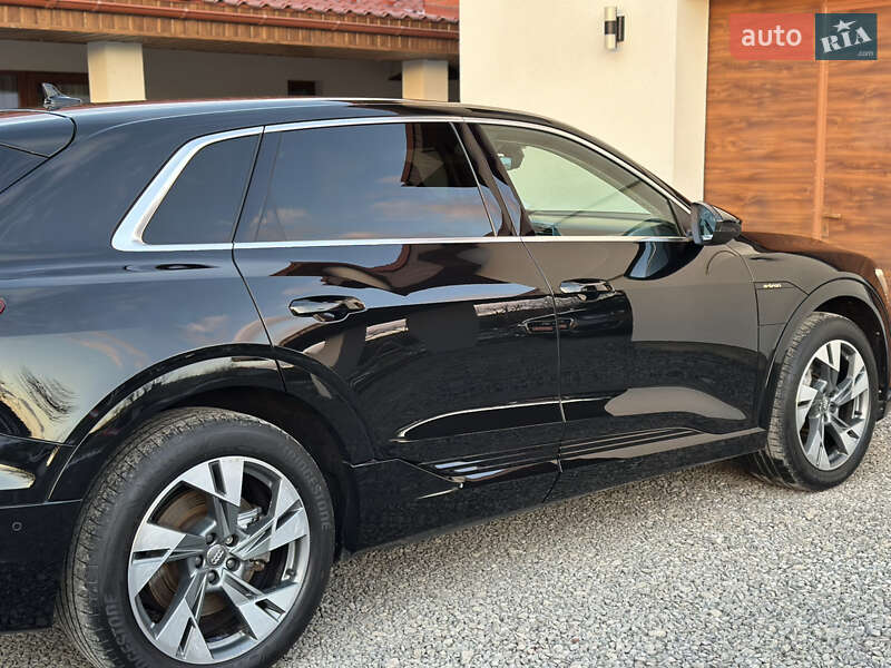 Позашляховик / Кросовер Audi e-tron 2020 в Ужгороді