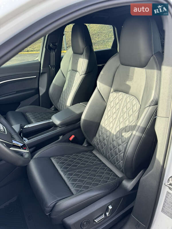 Внедорожник / Кроссовер Audi e-tron 2022 в Ужгороде