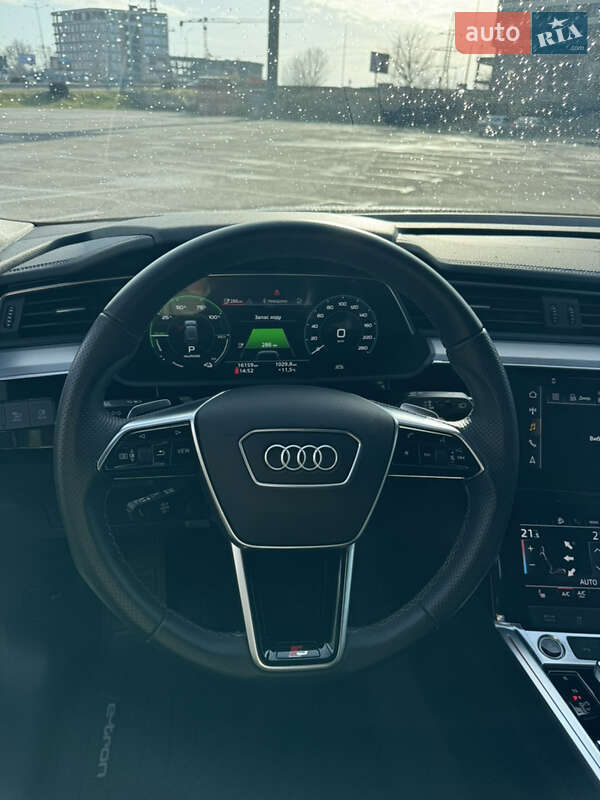Внедорожник / Кроссовер Audi e-tron 2022 в Ужгороде