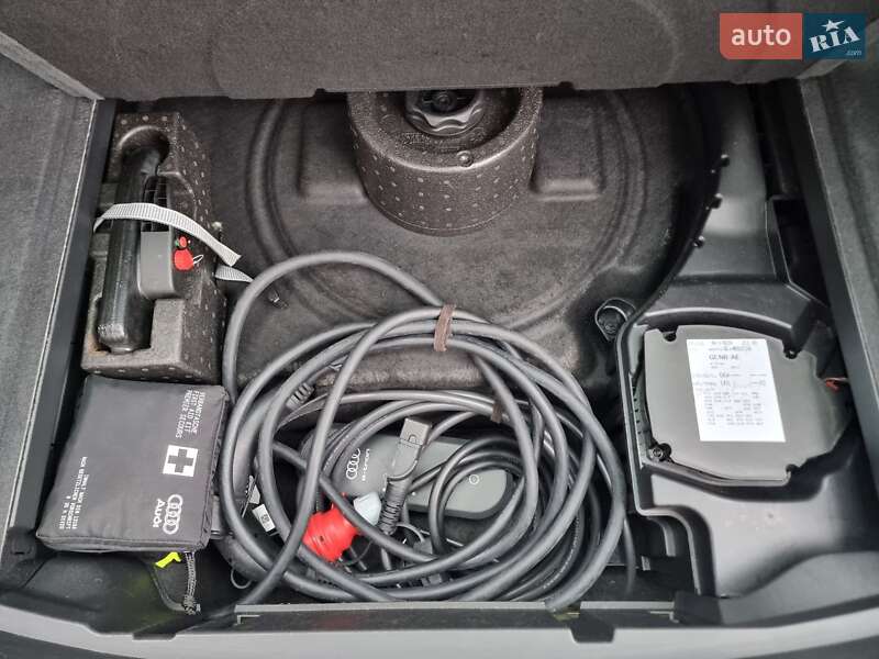 Позашляховик / Кросовер Audi e-tron 2020 в Радивиліві