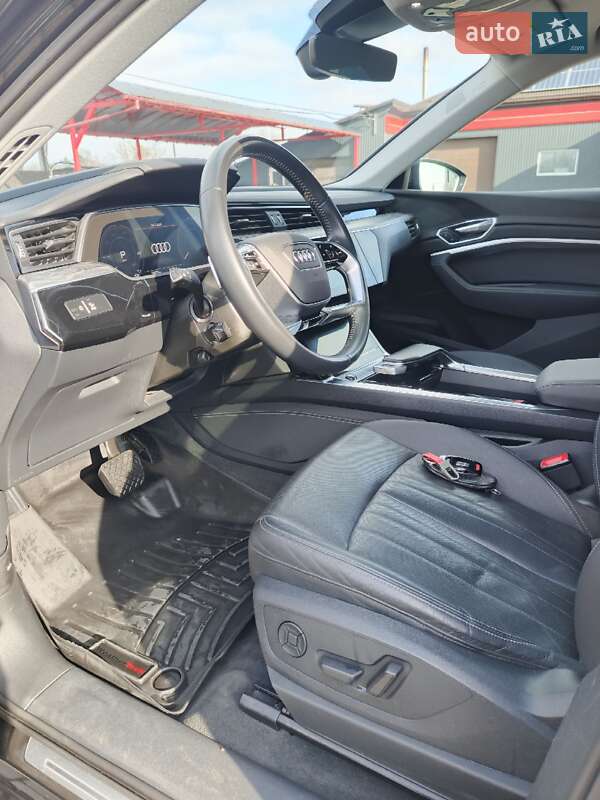 Внедорожник / Кроссовер Audi e-tron 2021 в Яворове
