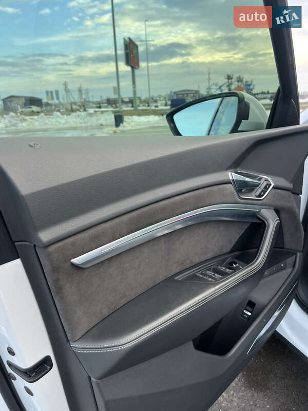 Внедорожник / Кроссовер Audi e-tron 2019 в Львове