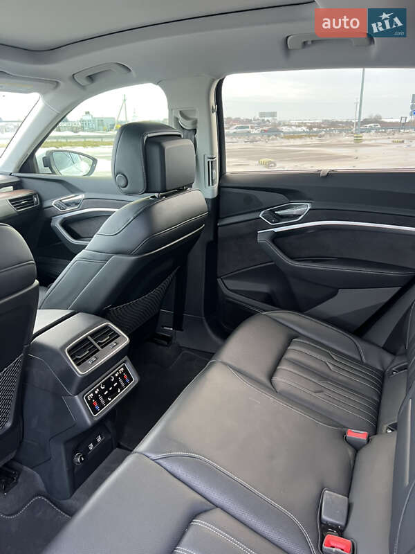 Внедорожник / Кроссовер Audi e-tron 2019 в Львове