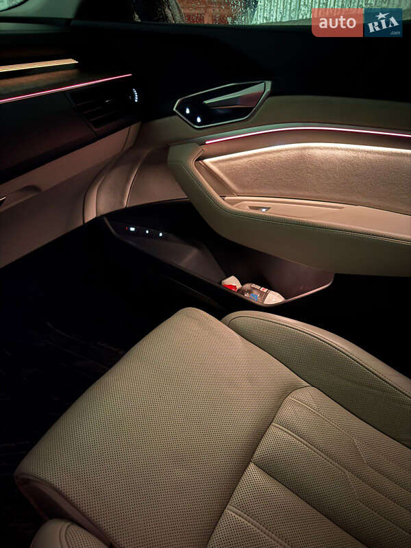 Позашляховик / Кросовер Audi e-tron 2019 в Києві