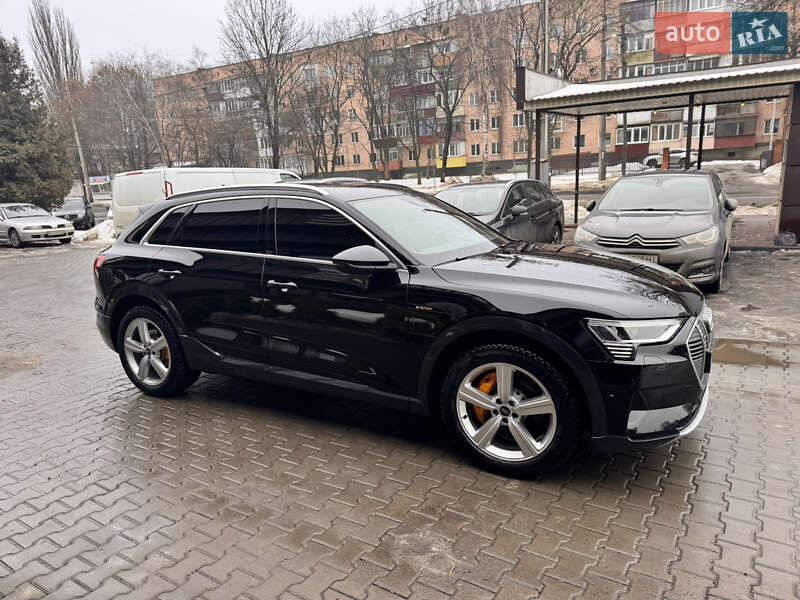 Позашляховик / Кросовер Audi e-tron 2022 в Хмельницькому