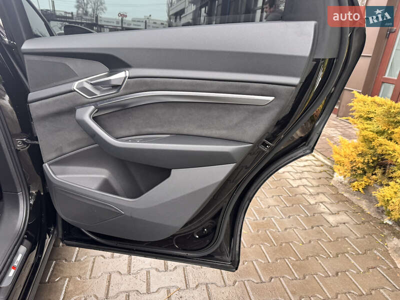 Позашляховик / Кросовер Audi e-tron 2022 в Хмельницькому