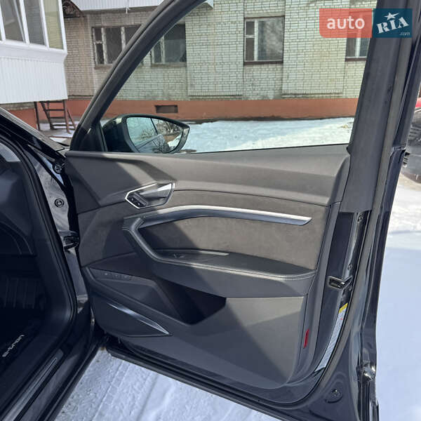 Внедорожник / Кроссовер Audi e-tron 2019 в Львове