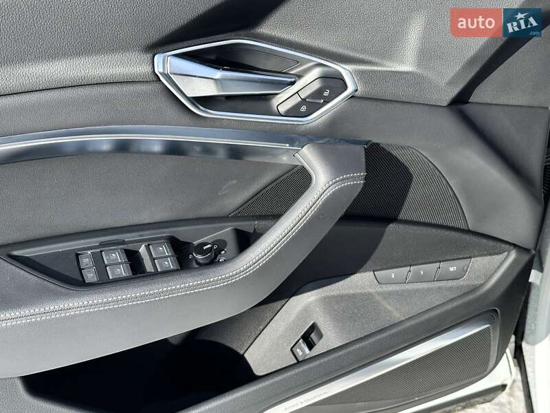 Позашляховик / Кросовер Audi e-tron 2019 в Києві