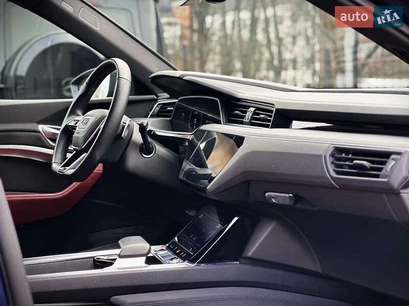 Позашляховик / Кросовер Audi e-tron 2021 в Києві фото 40 Позашляховик / Кросовер Audi e-tron 2021 в Києві