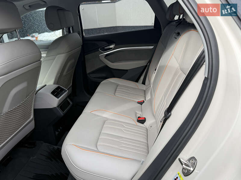 Внедорожник / Кроссовер Audi e-tron 2018 в Ровно фото 109 Внедорожник / Кроссовер Audi e-tron 2018 в Ровно