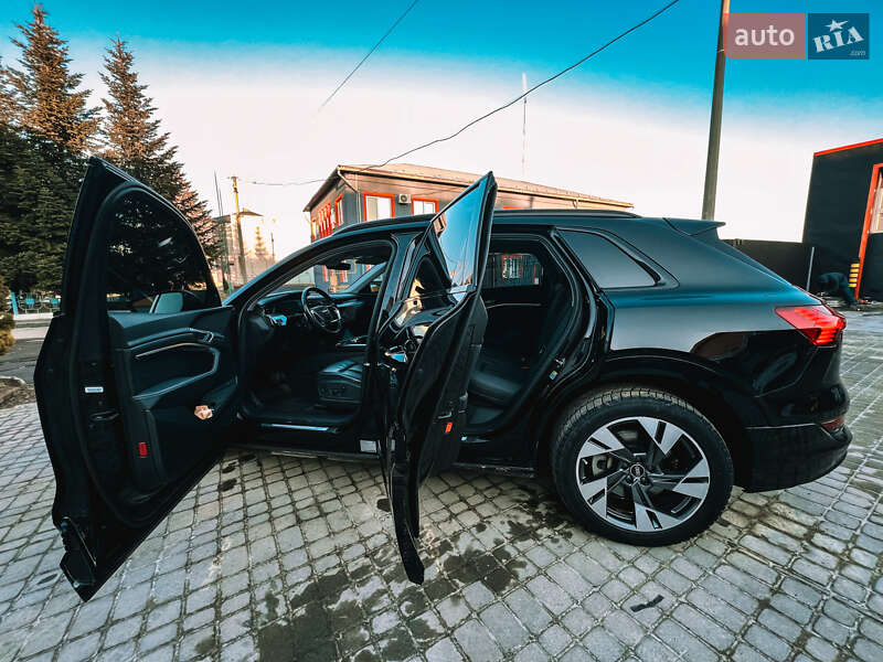 Внедорожник / Кроссовер Audi e-tron 2022 в Самборе фото 26 Внедорожник / Кроссовер Audi e-tron 2022 в Самборе