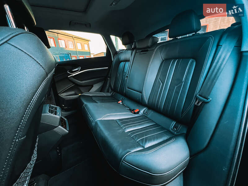 Внедорожник / Кроссовер Audi e-tron 2022 в Самборе фото 37 Внедорожник / Кроссовер Audi e-tron 2022 в Самборе