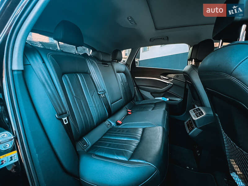 Внедорожник / Кроссовер Audi e-tron 2022 в Самборе фото 40 Внедорожник / Кроссовер Audi e-tron 2022 в Самборе