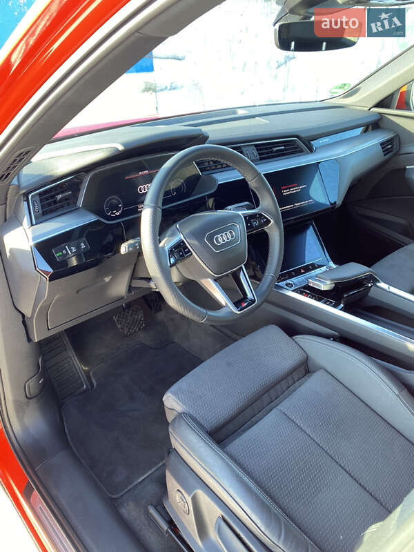 Позашляховик / Кросовер Audi e-tron 2021 в Києві