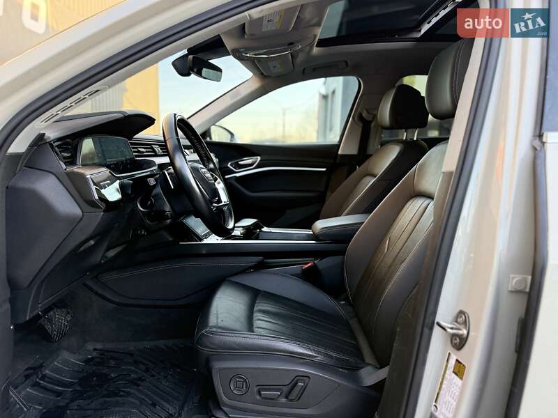 Позашляховик / Кросовер Audi e-tron 2019 в Львові фото 31 Позашляховик / Кросовер Audi e-tron 2019 в Львові
