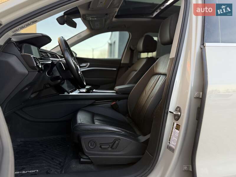 Позашляховик / Кросовер Audi e-tron 2019 в Львові фото 35 Позашляховик / Кросовер Audi e-tron 2019 в Львові