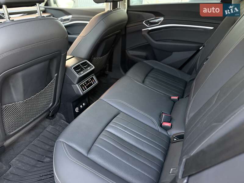 Позашляховик / Кросовер Audi e-tron 2019 в Львові фото 61 Позашляховик / Кросовер Audi e-tron 2019 в Львові
