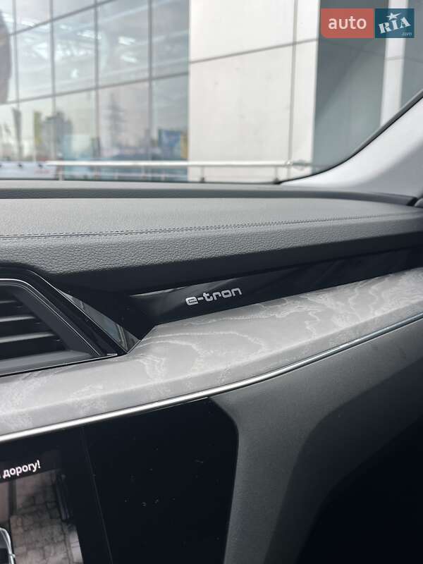 Позашляховик / Кросовер Audi e-tron 2020 в Києві фото 44 Позашляховик / Кросовер Audi e-tron 2020 в Києві