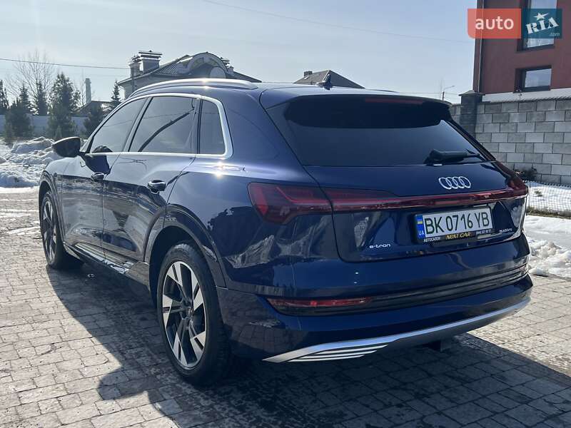 Позашляховик / Кросовер Audi e-tron 2021 в Рівному