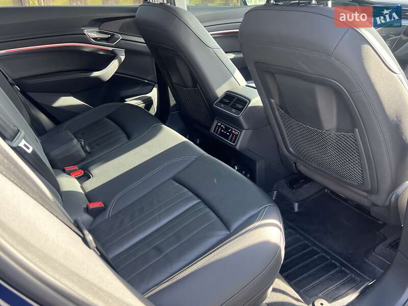 Позашляховик / Кросовер Audi e-tron 2021 в Рівному