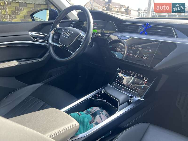 Позашляховик / Кросовер Audi e-tron 2021 в Рівному