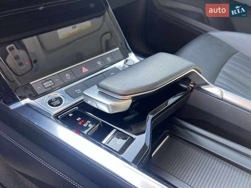 Позашляховик / Кросовер Audi e-tron 2021 в Рівному