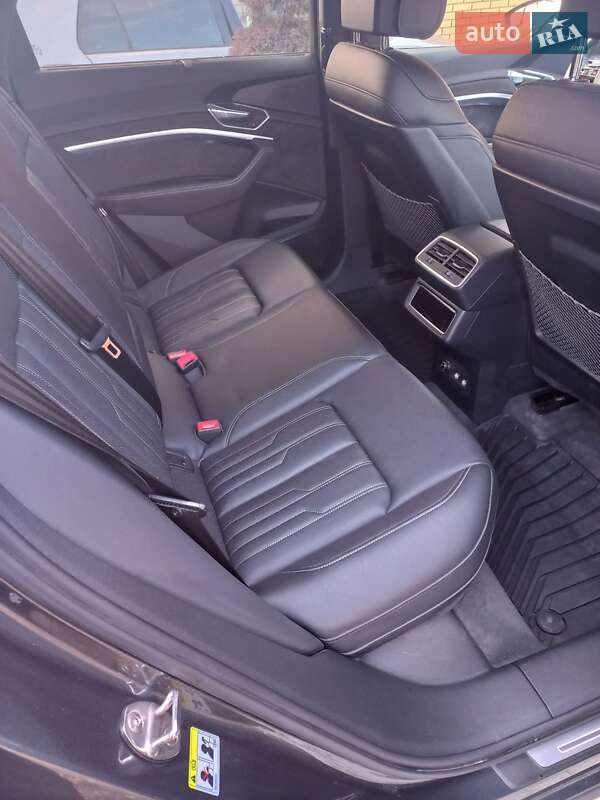 Позашляховик / Кросовер Audi e-tron 2019 в Луцьку