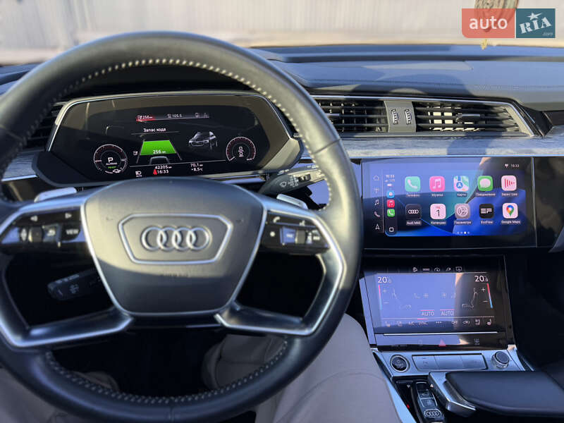 Позашляховик / Кросовер Audi e-tron 2021 в Києві фото 14 Позашляховик / Кросовер Audi e-tron 2021 в Києві