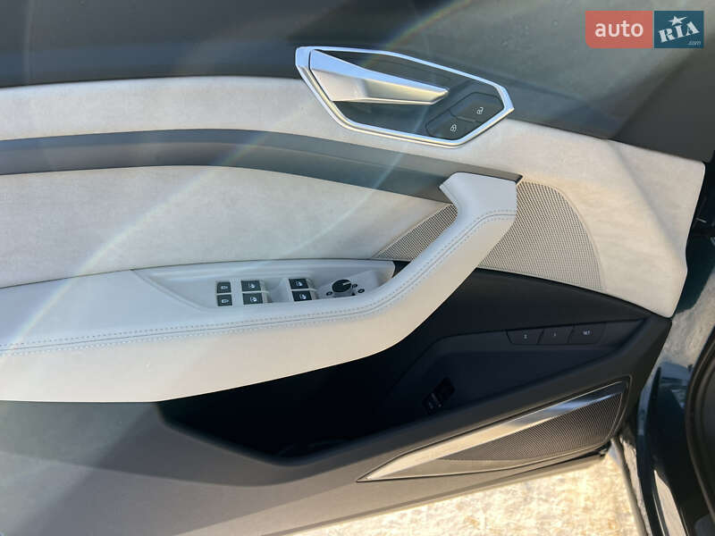 Позашляховик / Кросовер Audi e-tron 2020 в Києві