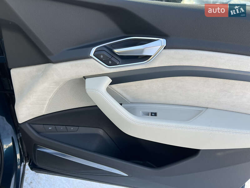 Позашляховик / Кросовер Audi e-tron 2020 в Києві